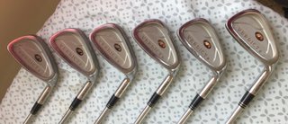 Carrito de golf Titleist con bolsa y palos
