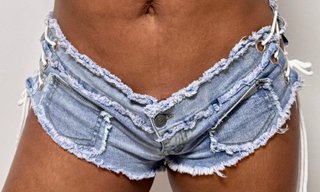 Pantalón vaquero corto con cordones