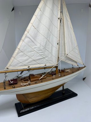 Maqueta decorativa de velero de madera