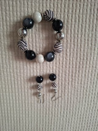 Conjunto Pulsera y Pendientes Bolas