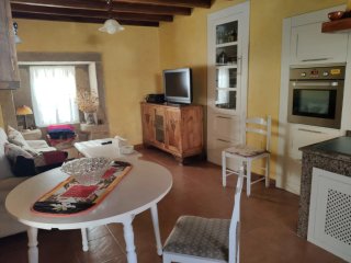 Casa de piedra restaurada. Al lado del mar