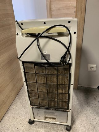 Humidificador de aire blanco y negro