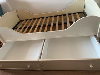 Cama individual con cajones