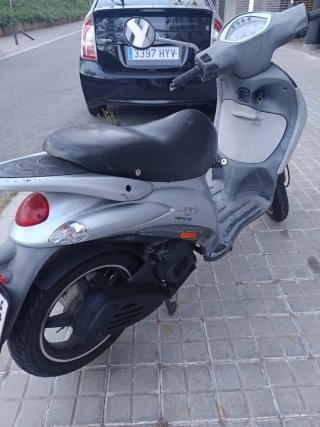 Piaggio Liberty 125 - moto 125 - etiqueta B