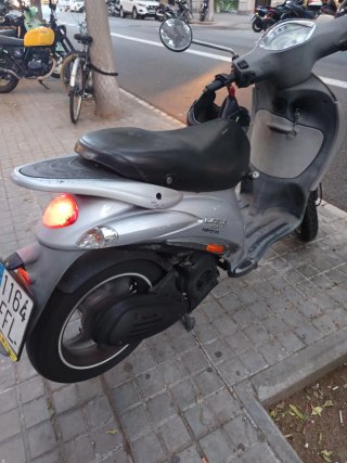 Piaggio Liberty 125 - moto 125 - etiqueta B