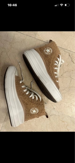 Converse Marrones y Blancas Peludas