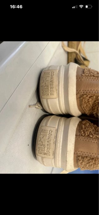 Converse Marrones y Blancas Peludas
