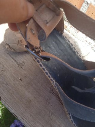 Sandalias azules con flecos