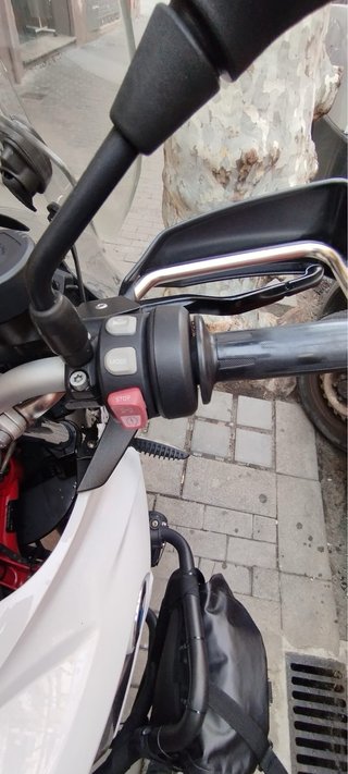 BMW F700GS  Blanca y Roja