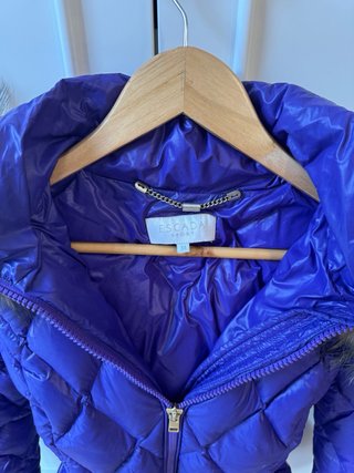 Abrigo Escada Morado con Cinturón y Capucha