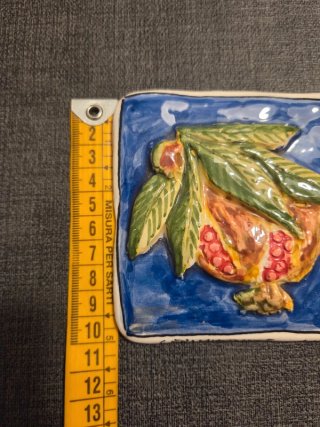 Piastrella ceramica melograno rilievo artigianale