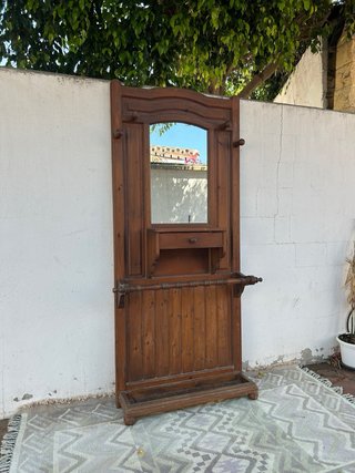 Perchero de entrada de madera con espejo
