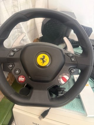 Volante Ferrari PS4