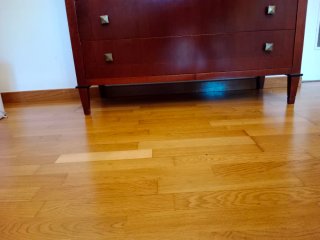 Cajonera de madera oscura