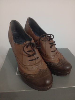 Zapatos de cordones marrones
