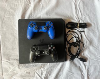 PS4 (PlayStation 4) Negra + Accesorios