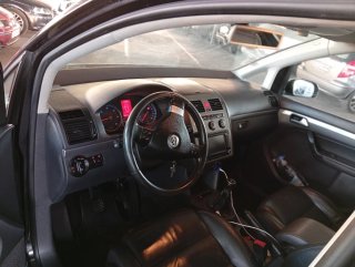 Coche familiar con techo solar