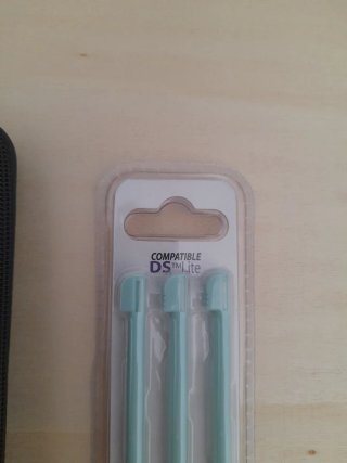 NUEVO. Funda y lápices para Nintendo DS Lite