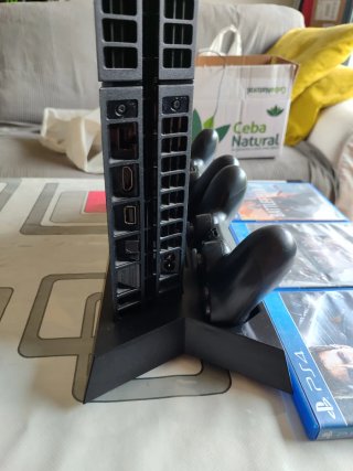 PlayStation 4 1Tb Con tres mandos y cargador