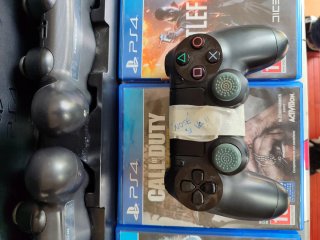 PlayStation 4 1Tb Con tres mandos y cargador