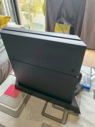 PlayStation 4 1Tb Con tres mandos y cargador