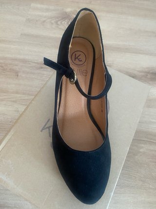 Zapato tacón ante negro con hebilla