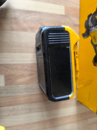 Radial DeWALT DCG406N 18V Brushless