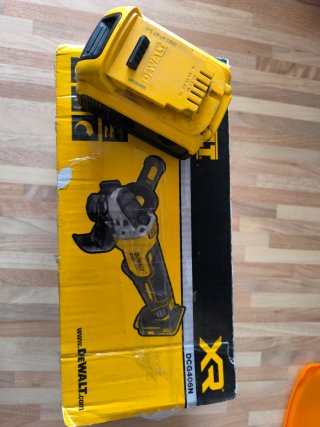 Radial DeWALT DCG406N 18V Brushless