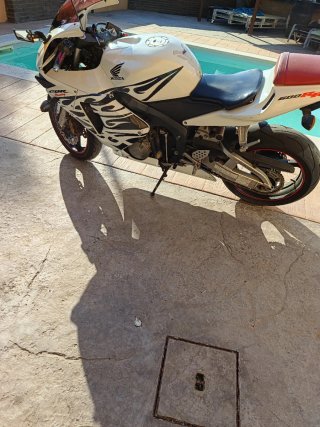 Honda CBR 600R Roja y Blanca