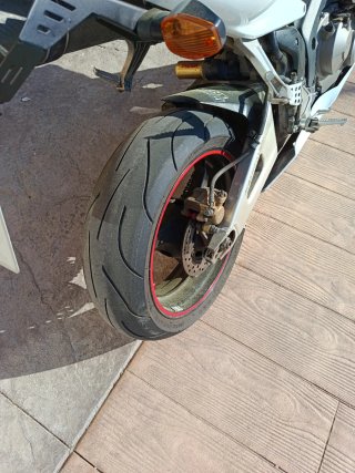 Honda CBR 600R Roja y Blanca