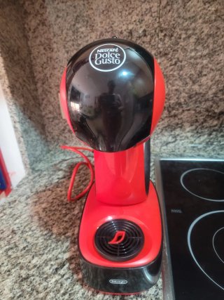 Cafetera Dolce Gusto Roja