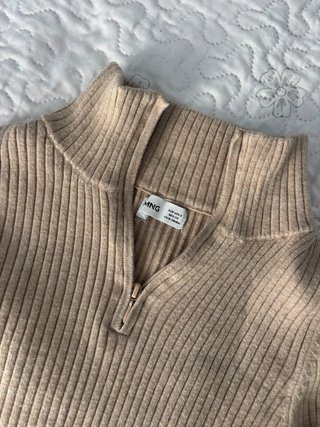 Jersey beige cuello alto cremallera