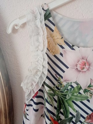 Blusa floral con rayas