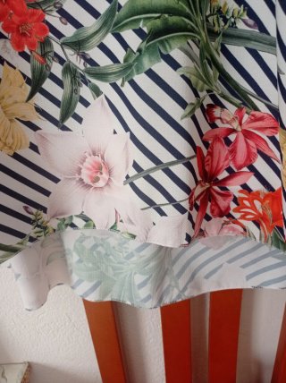 Blusa floral con rayas
