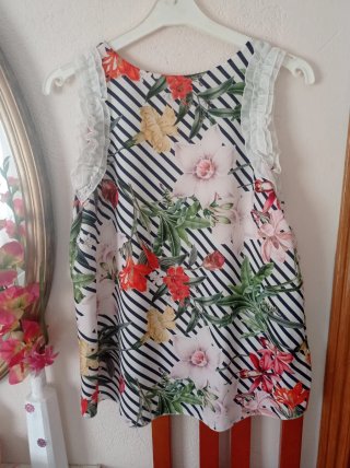 Blusa floral con rayas