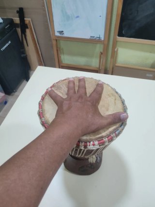 Tambor africano artesanal
