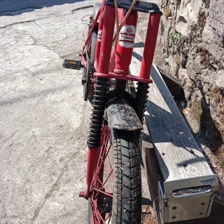 Bicicleta antigua paseo roja