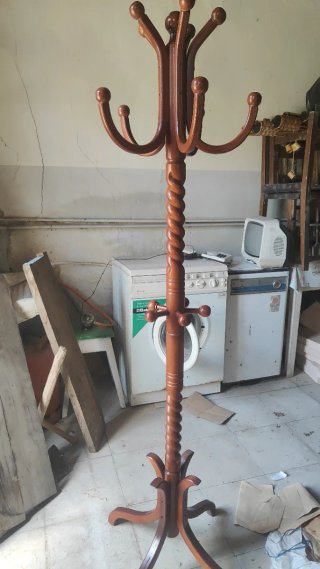 Perchero de madera roble muy nuevo sin uso