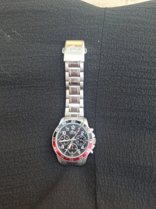 Reloj Lotus Cronógrafo Negro y Rojo