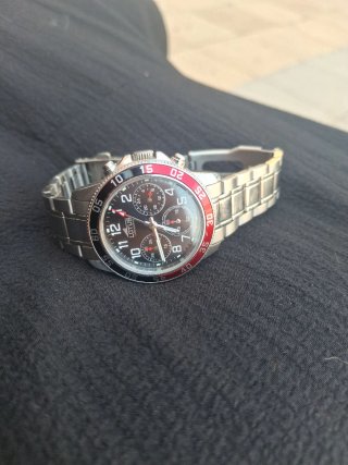 Reloj Lotus Cronógrafo Negro y Rojo