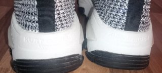 Zapatillas plateadas y negras