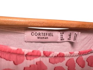 Camiseta animal print rosa y blanca Talla L