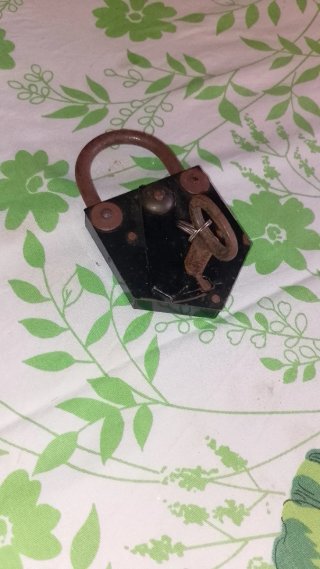 Candado antiguo grande con llave