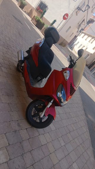 Daelim S2 125cc Maxi Scooter Roja