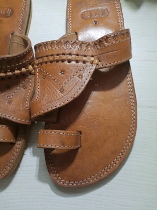 Sandalia talla 43-44 de dedo cuero