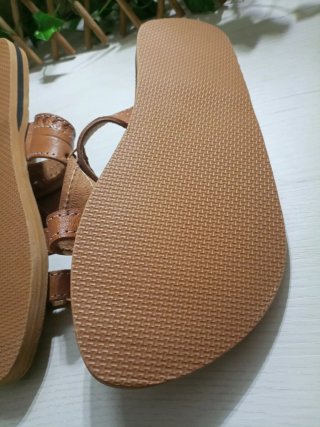 Sandalia talla 43-44 de dedo cuero