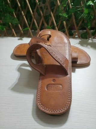 Sandalia talla 43-44 de dedo cuero