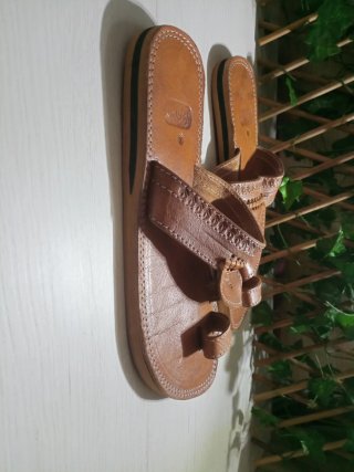Sandalia talla 43-44 de dedo cuero
