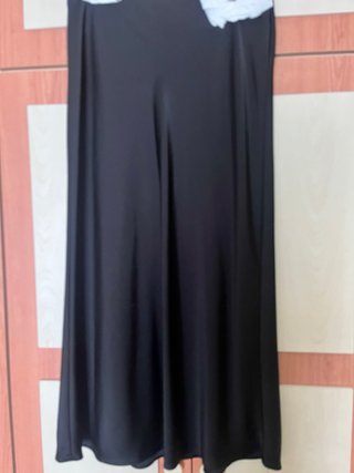 Falda larga Zara satén negra Talla L