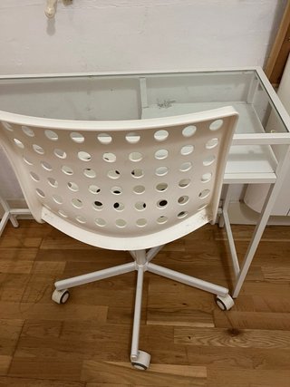 Escritorio hierro y vidrio + silla giratoria